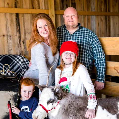 Ian Patrick, Anna Wills are posing for a picture